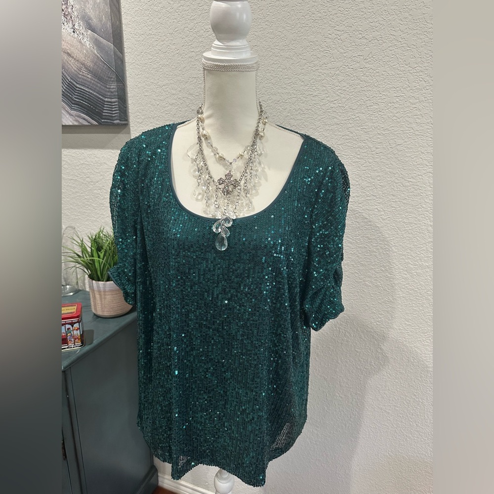 Fashion to Figure Green Sequin Short Sleeve Blouse size 18-20